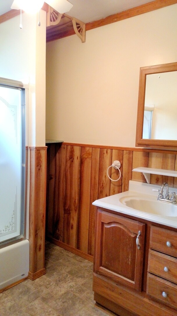 Building Photo - Two Bedroom House in Jefferson Hills With Central Air And Detached One Car Garage - Fenced In Yard