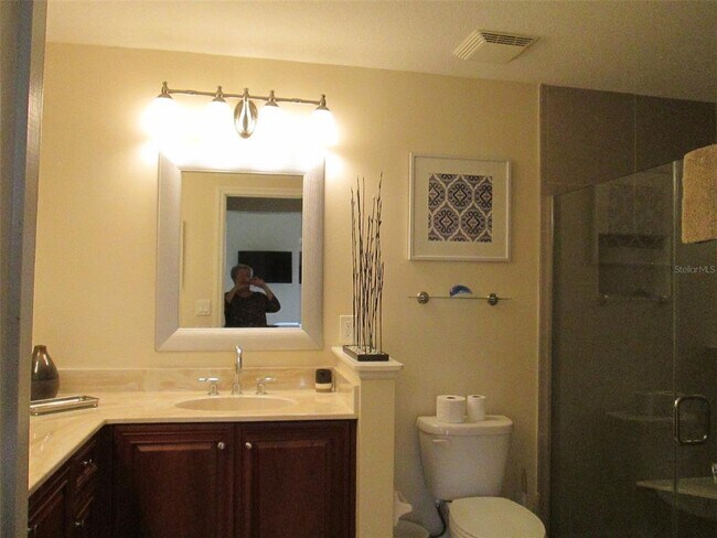 Building Photo - 240 West End Dr