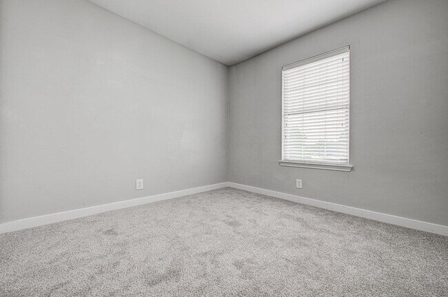 Building Photo - 1302 Crete Ln