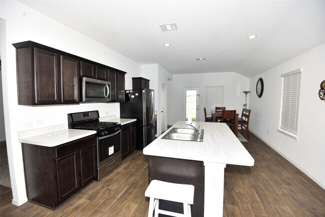 Building Photo - 16684 Lonely Pines Dr