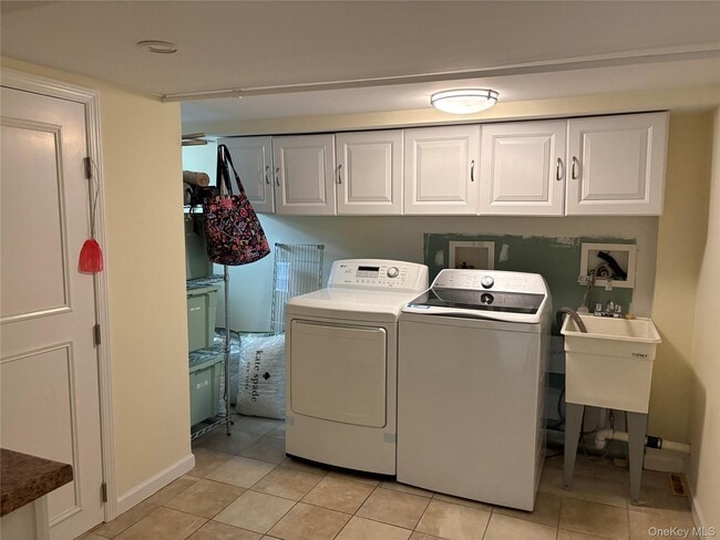 Building Photo - 3610 Ionia St