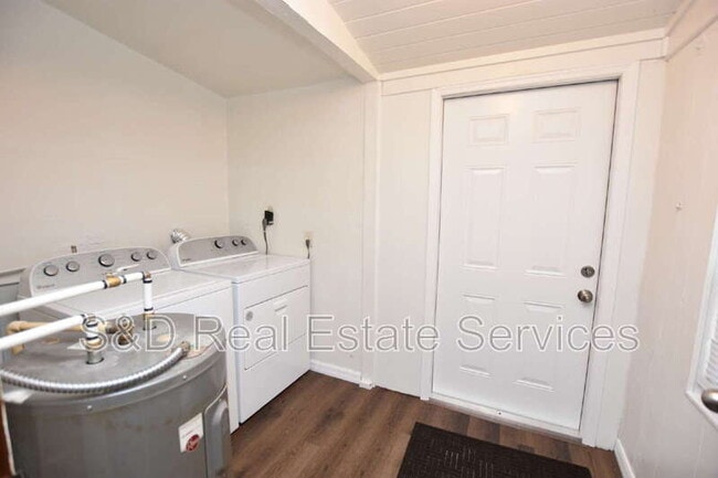 Building Photo - 738 E Valencia St