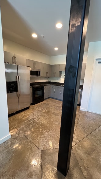 Building Photo - 5008 S MacDill Ave