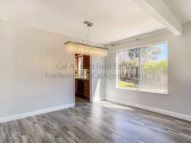 Building Photo - 3600 Siskiyou Ct