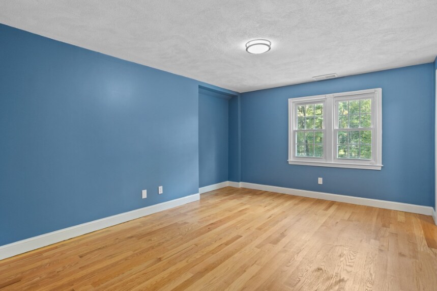 Building Photo - 134 Russet Ln