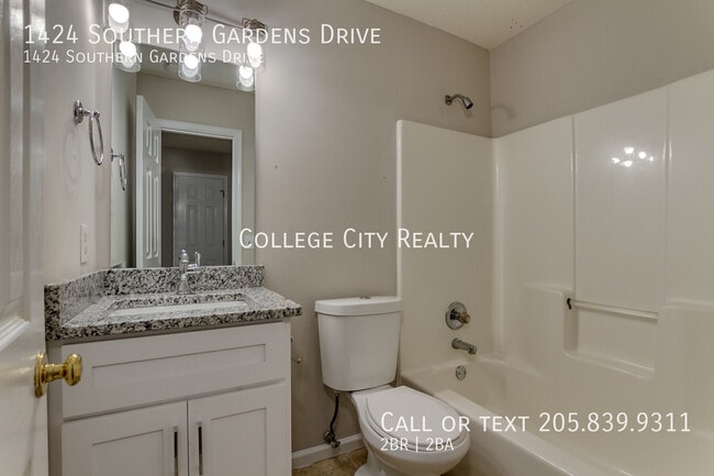 Building Photo - 1424 Southern Gardens Dr