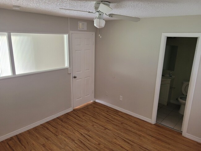 Building Photo - 1648 Urbana Ave