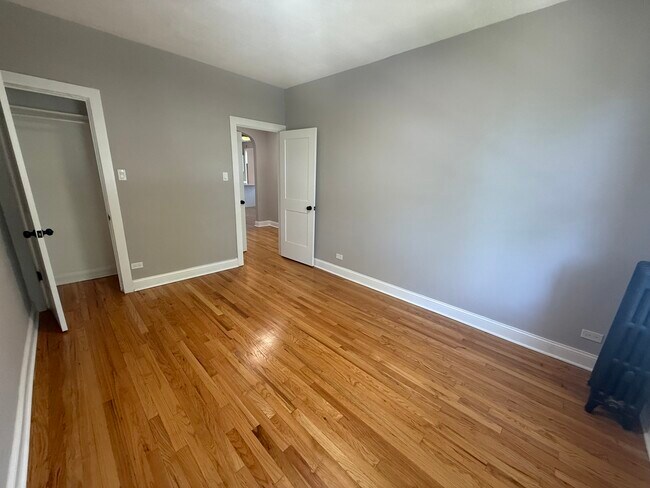 Building Photo - 4956 N Harding Ave