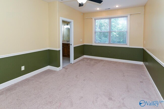 Building Photo - 305 Walden Glen Ct