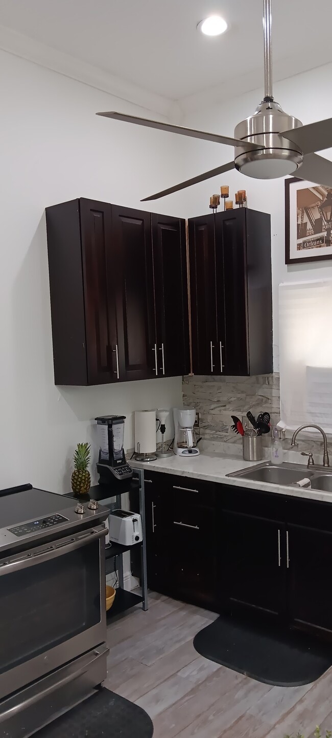 Building Photo - No Brainer Furnished Apartments