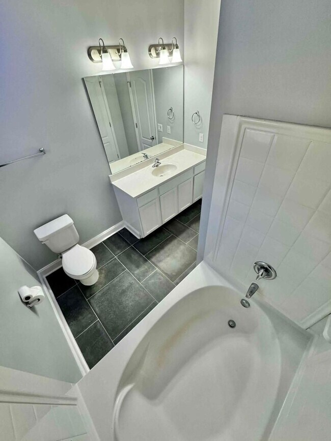 Building Photo - 1136 Doby Springs Dr