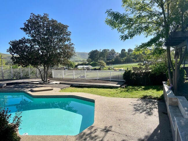 Building Photo - Almaden Valley Ranchette on 1+ Acre | Pool, Horse Property & Views