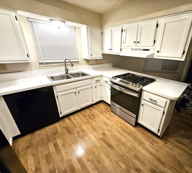 Building Photo - 6423 Plankton Dr