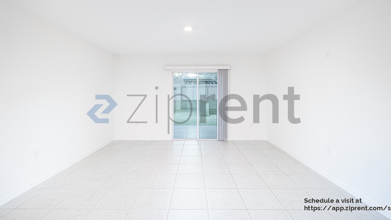 Building Photo - 619 Marion Oaks Blvd