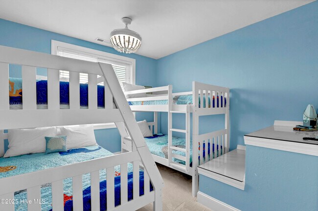 Building Photo - 3974 Island Dr