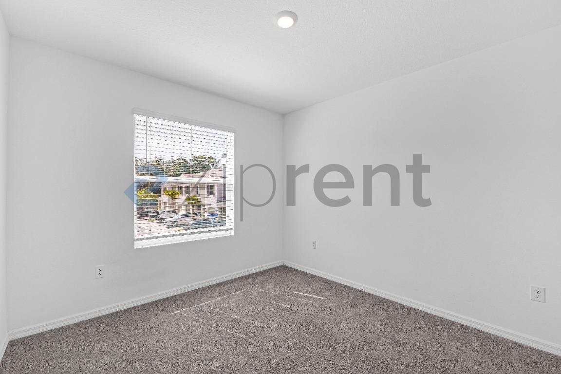 Building Photo - Unit