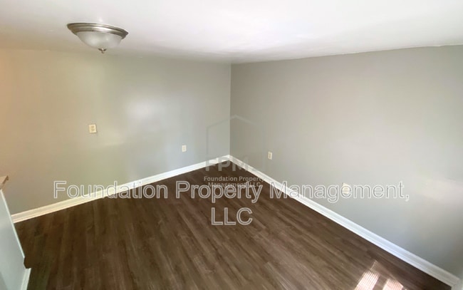 Building Photo - 3468 Bowen Ave