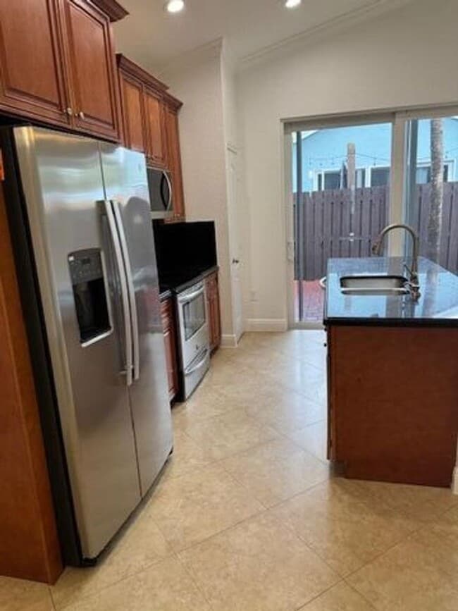 Building Photo - 3201 John's Pl