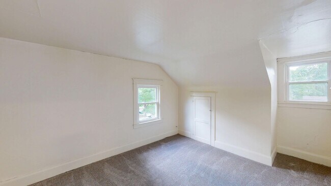 Building Photo - 210 Perry St