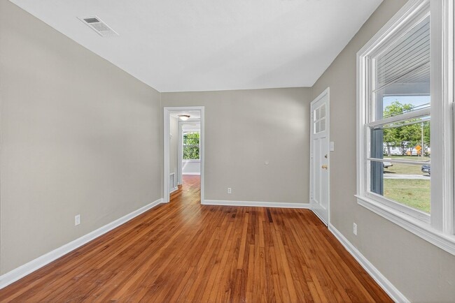 Building Photo - MOVE IN SPECIAL: HALF OFF first full month of rent!!!