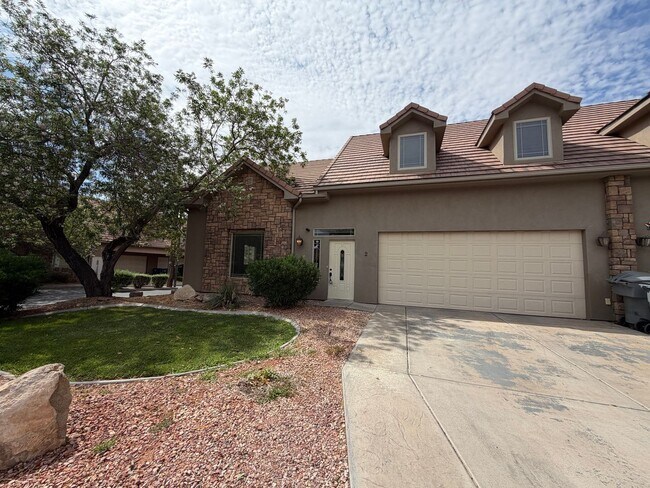 Building Photo - SPACIOUS TOWNHOME FOR RENT!