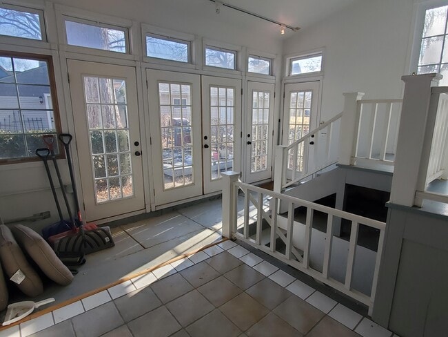 Building Photo - 2054 N Cambridge Ave