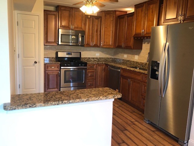 Kitchen - 11345 S Roberts Rd