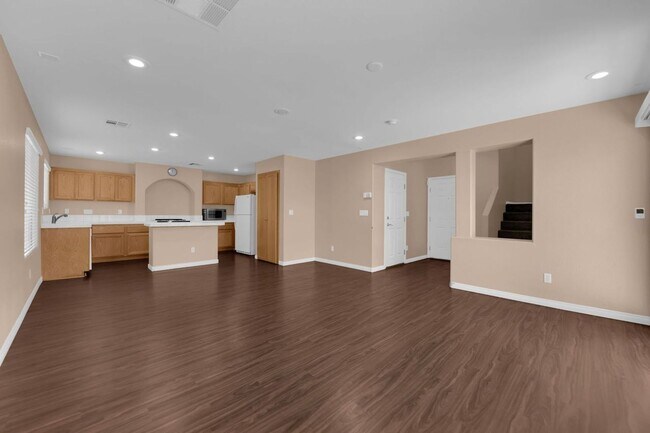 Building Photo - 7330 Phlox Rd