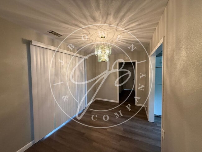 Building Photo - 3-Bedroom South Toledo Home with 2 Full Ba...