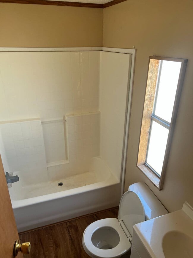 Building Photo - 200 E Zora St