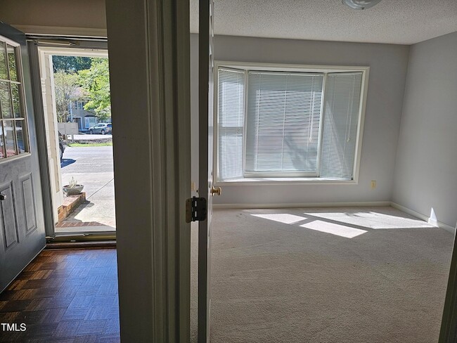 Building Photo - 108 Forest Oaks Dr