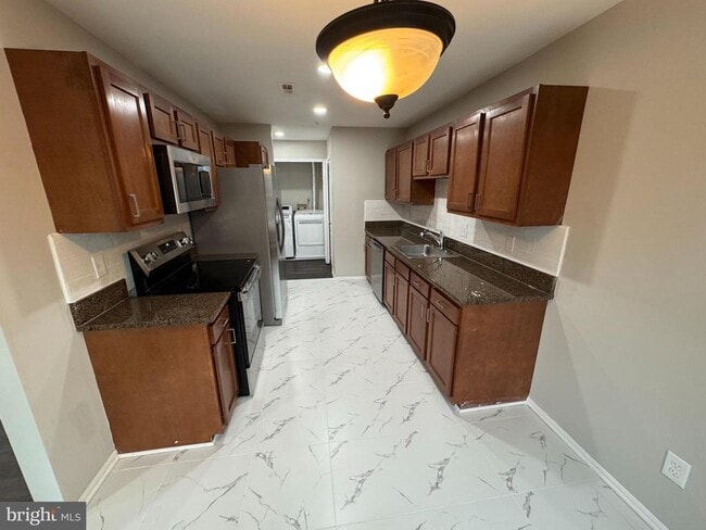 Building Photo - 4641 Deepwood Ct