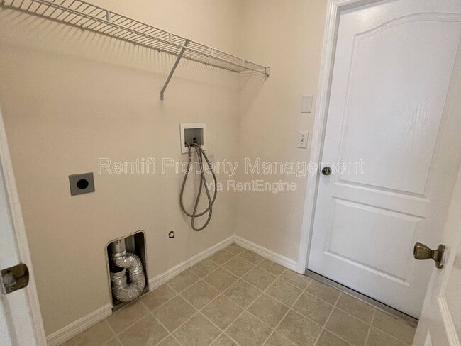 Building Photo - 1429 NE 5th Ave