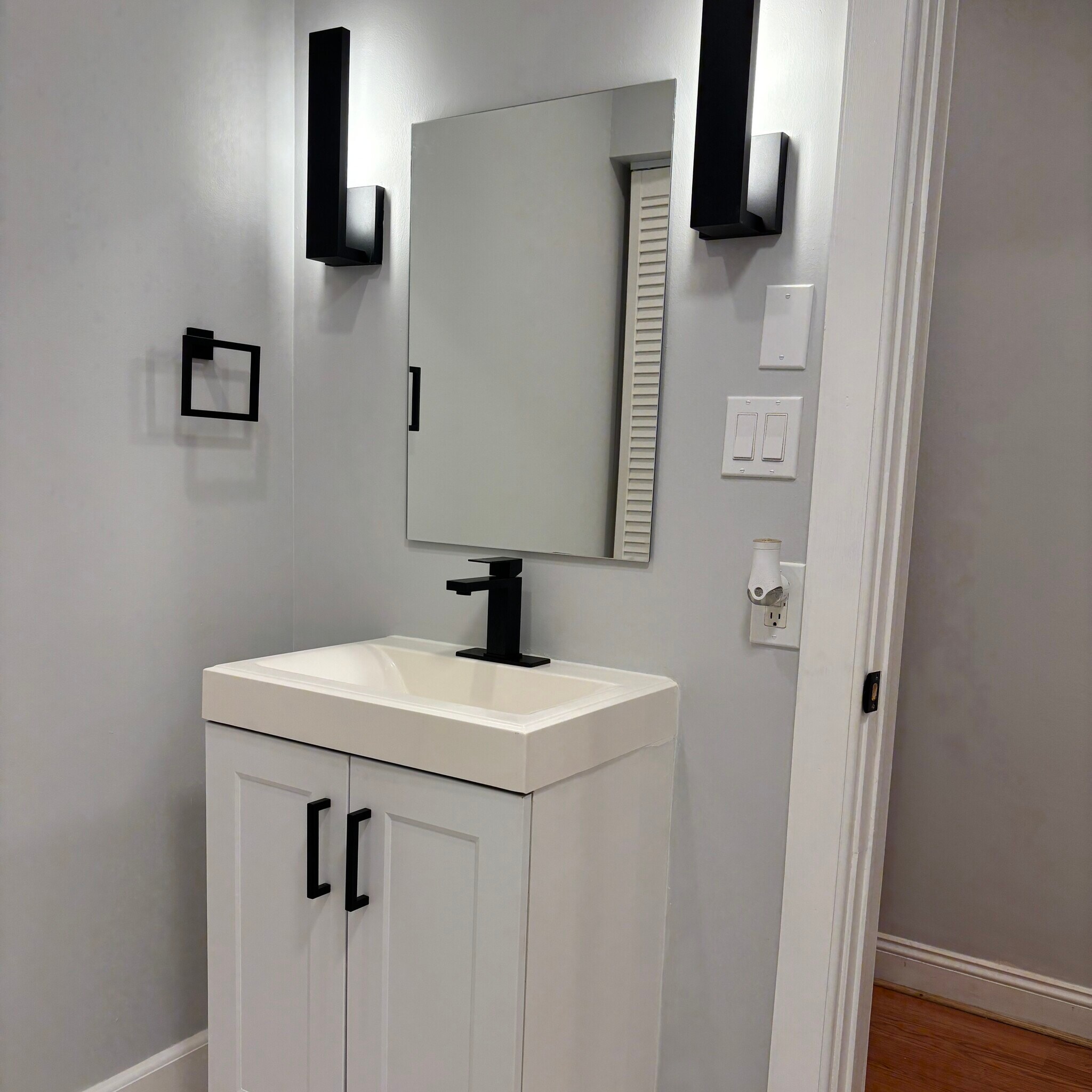 Bathroom - 1104 Pine St