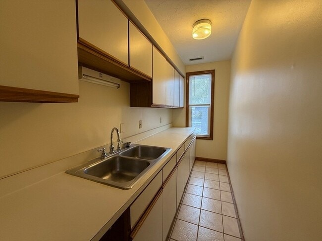 Building Photo - 132 Coburn Ave