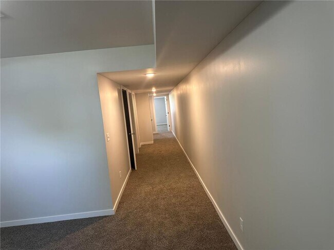 Building Photo - 468 Thomas Ave W
