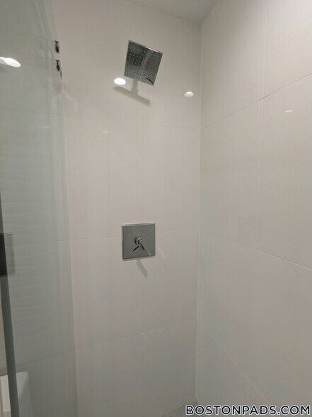 Building Photo - 1079 Commonwealth Ave