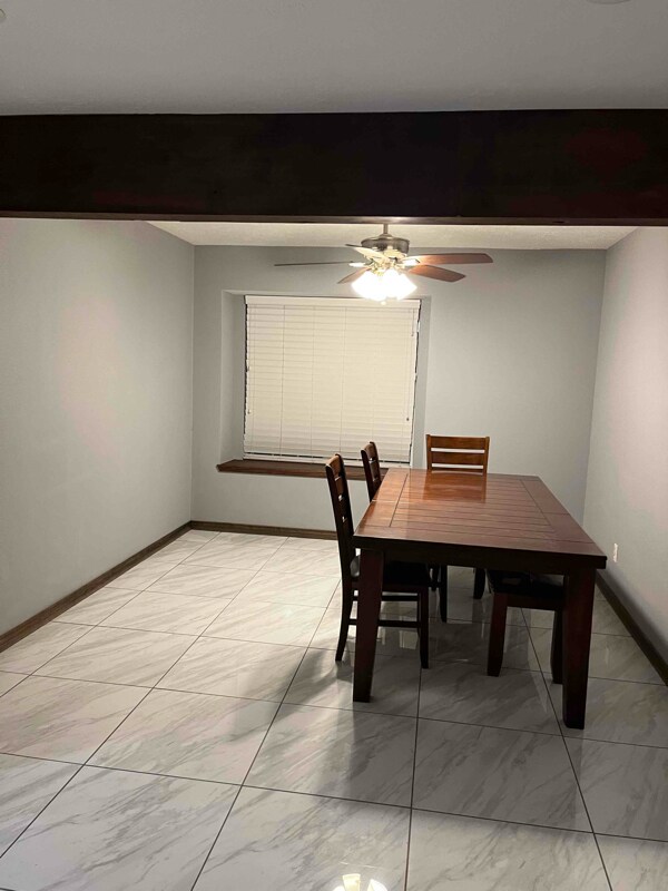 Building Photo - 16623 Stonerun