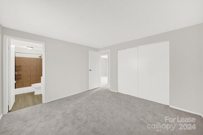 Building Photo - 6230 Holly Knoll Dr