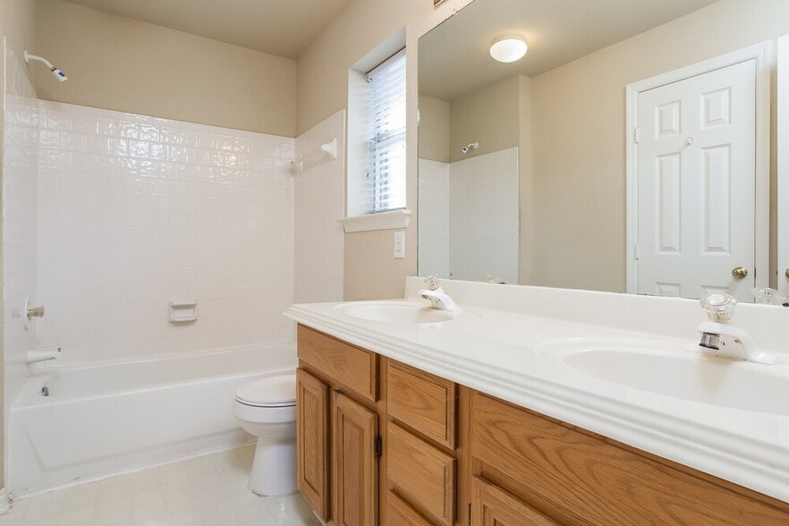 Building Photo - 3931 Echo Mountain Dr
