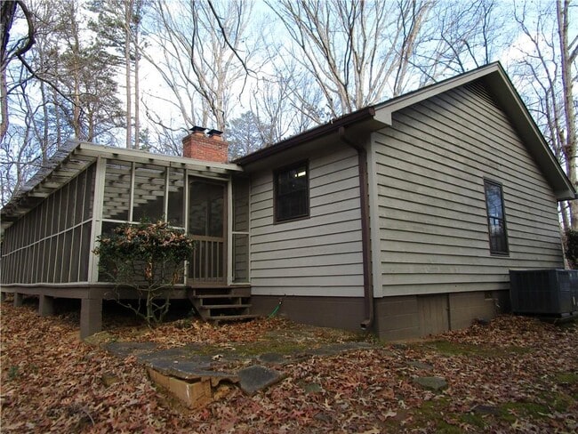 Building Photo - 3730 Newport Dr