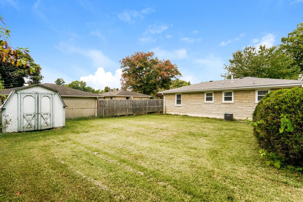 Building Photo - 5811 Dell Rose Dr
