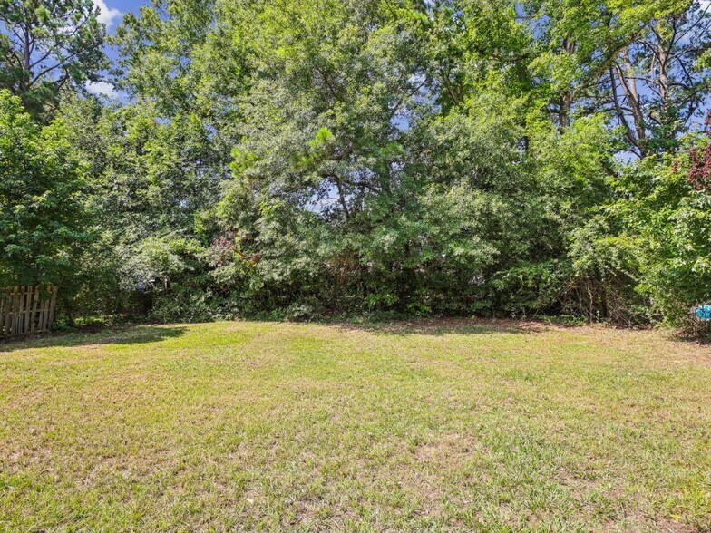 Building Photo - 310 Lilac Dr