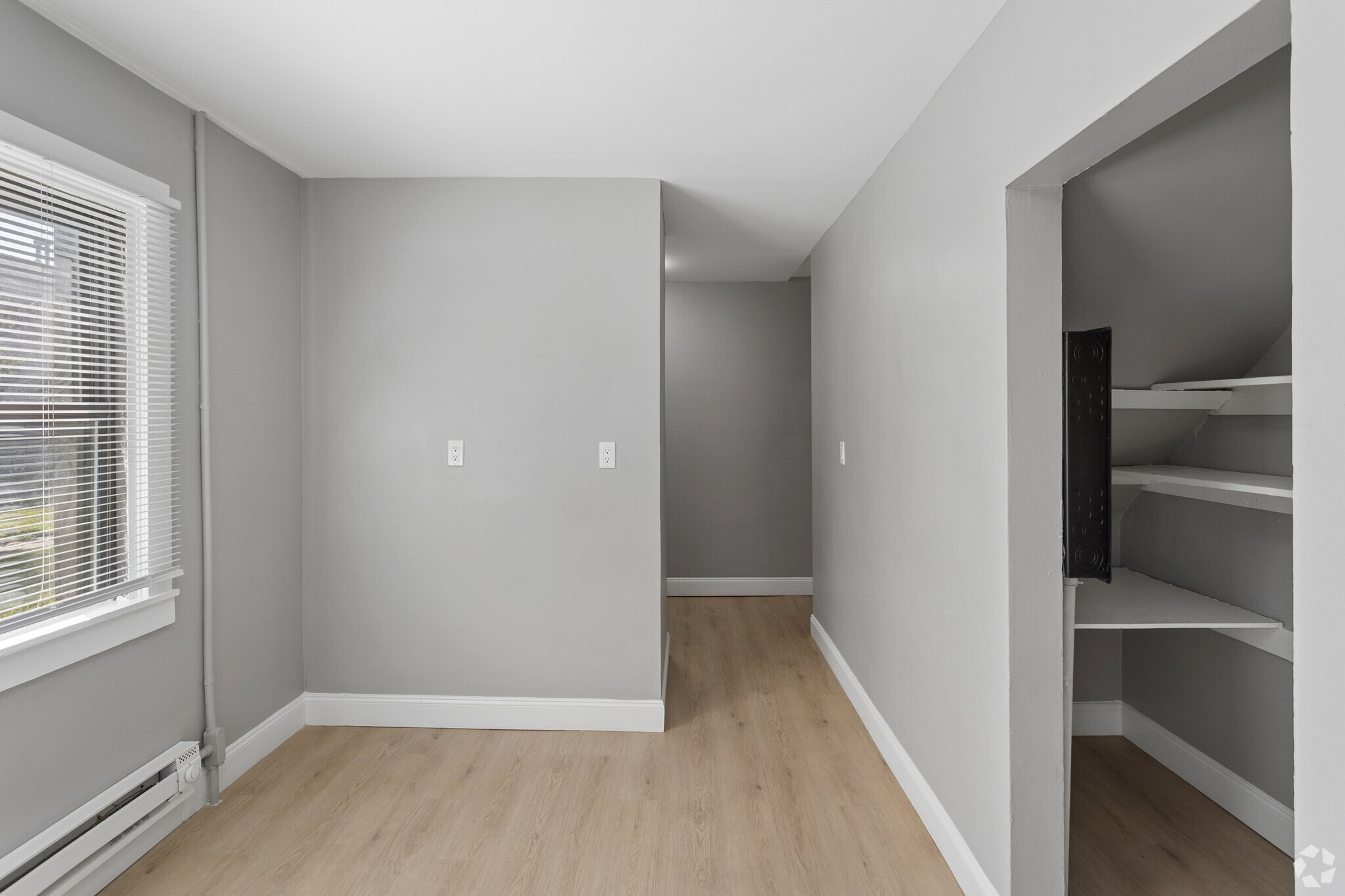 4BR, 1BA - 1,200 SF - Kitchen - Hymann Heights Apartments