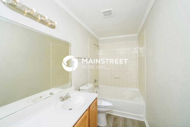Building Photo - 4 Bedroom Pet-Friendly Home in San Antonio, TX with Main Street Renewal