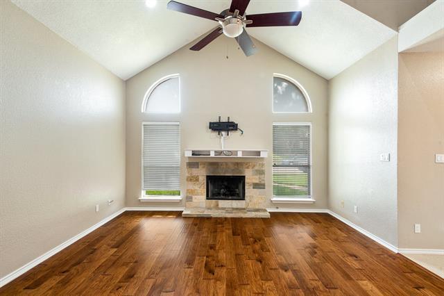 Building Photo - 2221 Meadowstone Dr
