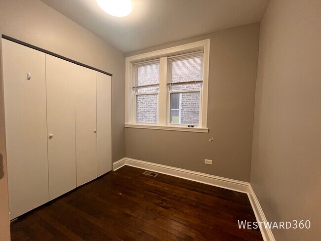 Building Photo - 5653 N Talman Ave