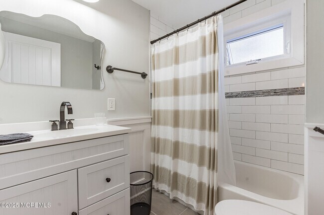 Building Photo - 605 Monmouth Ave