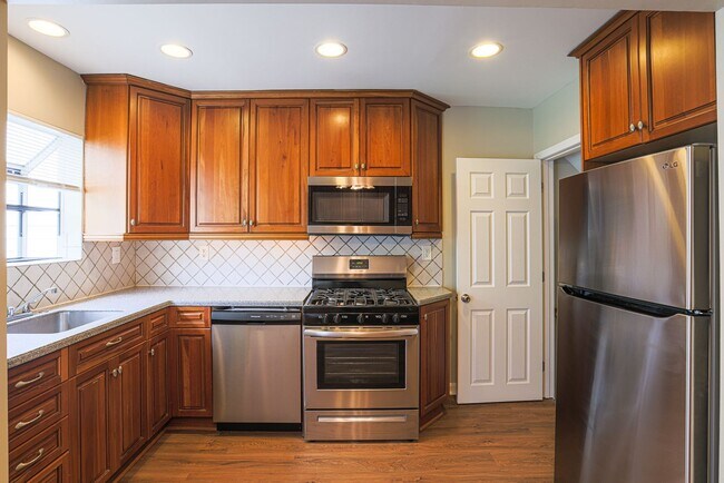 Building Photo - 1113 N Marlyn Ave