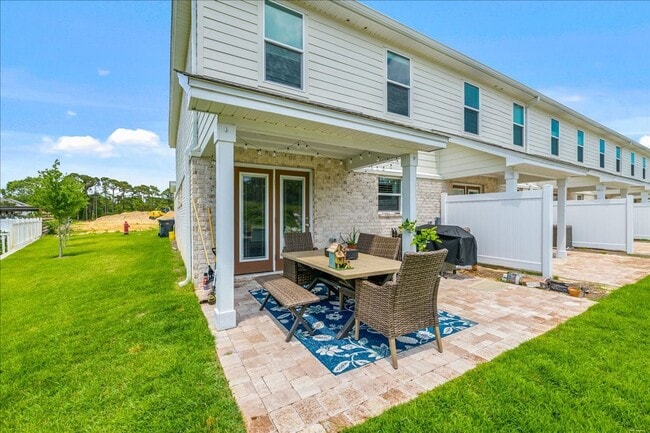 Building Photo - Stunning Tuscany Village Townhouse!